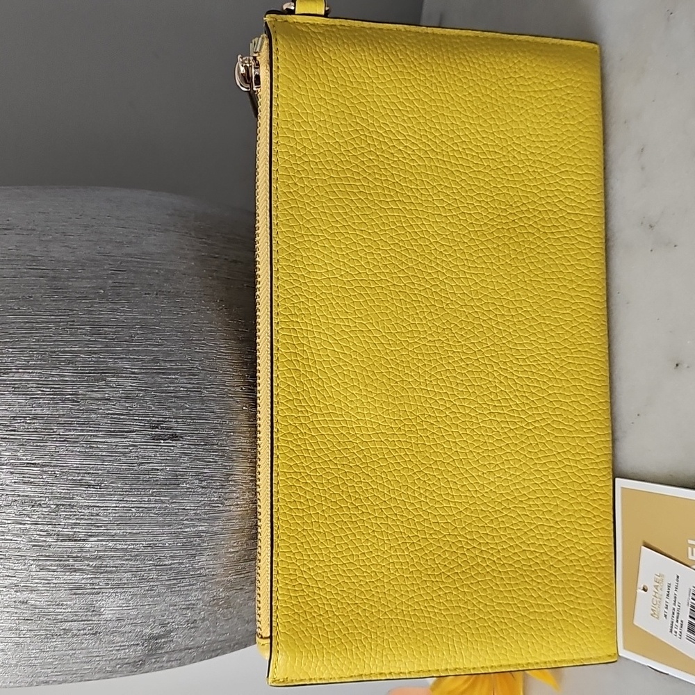 Michael Kors Wristlet - Picture 2 of 10